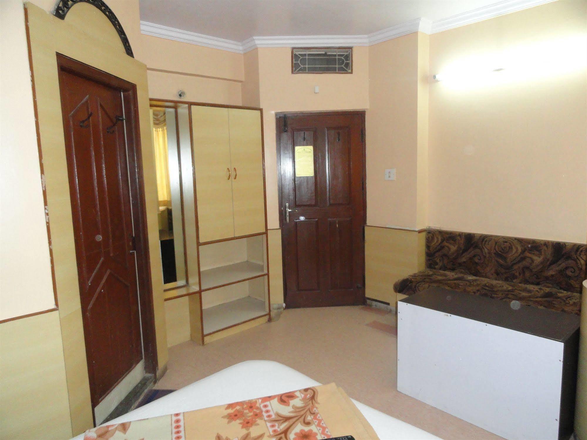 Hotel T.A.P. Paradise Bangalore Bagian luar foto